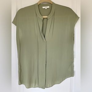 Vince Silk Shirt Sleeveless Tunic Blouse Sz S Hidden button sage Green *Snags*